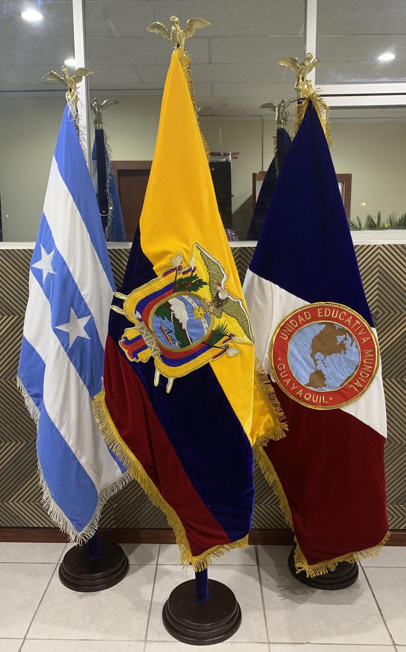 Banderas de Ecuador, Guayaquil y Unidad Educativa Mundial