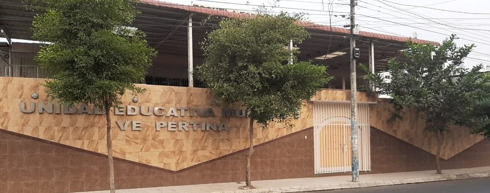 Fachada del Edificio Emblemático de Unidad Educativa Mundial