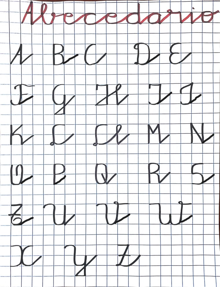 Muestra de las letras mayúsculas de la escritura institucional de Mundial sobre cuadrícula